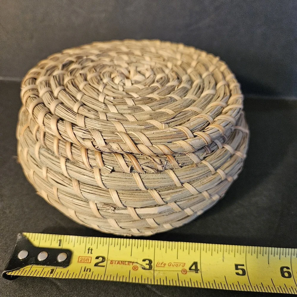 Vintage‎ Small Handwoven Rattan Straw Wicker Basket With Lid Lidded